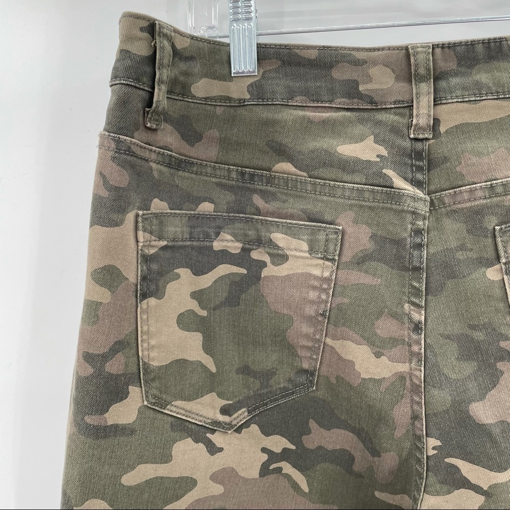NEW! NOBO Camo Mid Rise Cropped Jeans - Picture 10 of 12